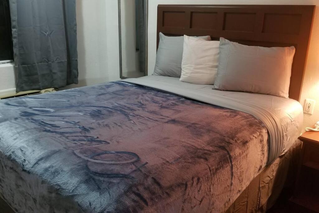 Hotel 2 Queen Beds Hotel Room 237 Booking Stillwater Exterior photo